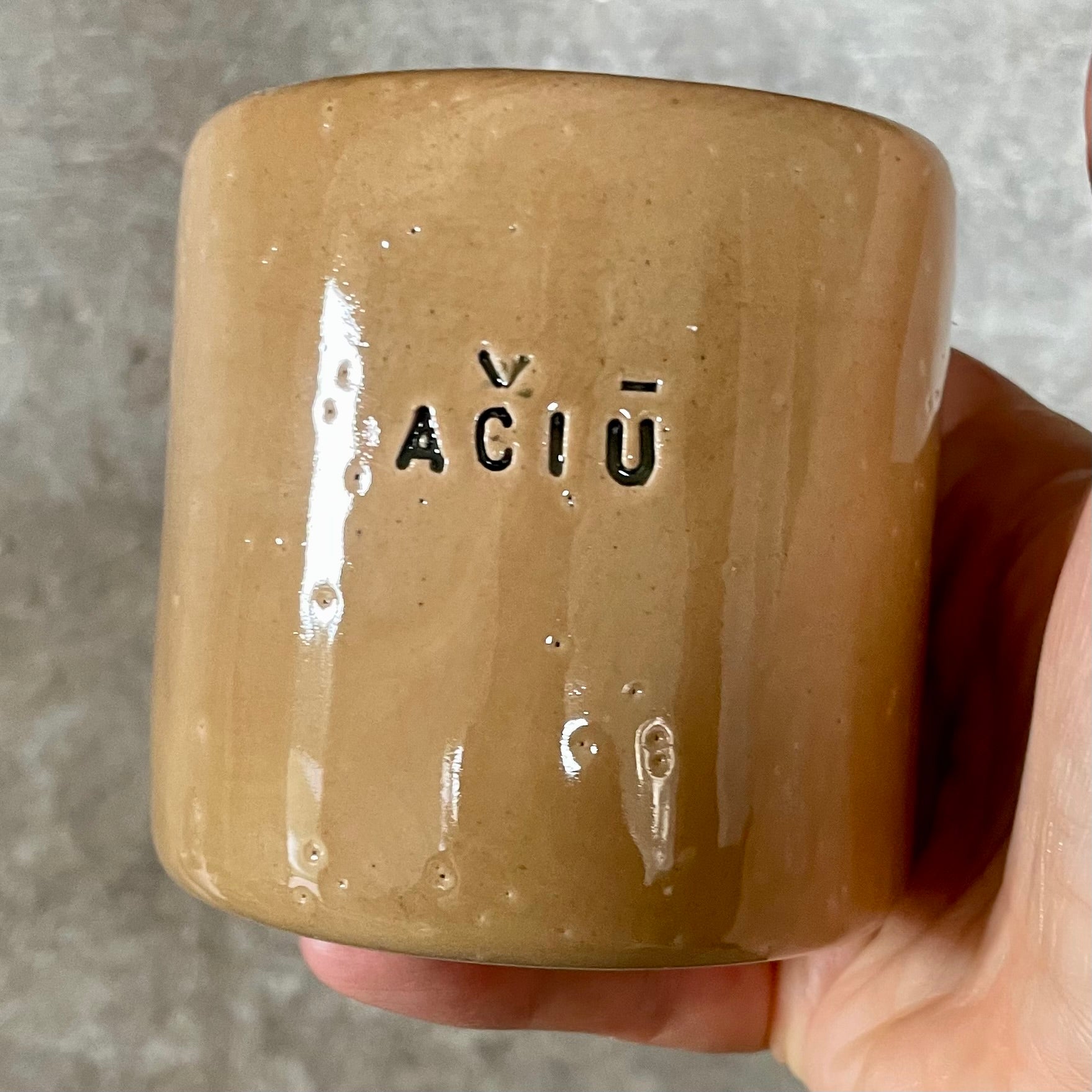 Handmade mug with word AČIŪ