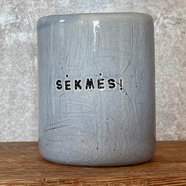 Blue ceramic tumbler mug with word SĖKMĖS